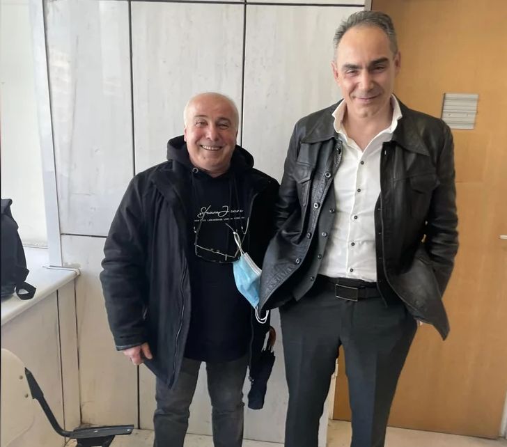 ΝΥΧΤΟΦΥΛΑΚΑΣ ΚΑΙ ΚΛΕΦΤΗΣ ΦΩΤΟΓΡΑΦΙΖΟΝΤΑΙ ΜΑΖΙ ΣΤΟ ΔΙΑΛΕΙΜΜΑ ΤΗΣ ΔΙΚΗΣ 1