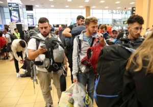 &Epsilon;&beta;&rho;&alpha;ί&omicron;&iota; &alpha;&pi;ό &tau;&eta;&nu; &Epsilon;&upsilon;&rho;ώ&pi;&eta; &kappa;&alpha;&iota; &tau;&eta;&nu; &Alpha;&mu;&epsilon;&rho;&iota;&kappa;ή &sigma;&pi;&epsilon;ύ&delta;&omicron;&upsilon;&nu; &nu;&alpha; &kappa;&alpha;&tau;&alpha;&tau;&alpha;&gamma;&omicron;ύ&nu; &sigma;&tau;&omicron;&nu; &iota;&sigma;&rho;&alpha;&eta;&lambda;&iota;&nu;ό &sigma;&tau;&rho;&alpha;&tau;ό, έ&pi;&epsilon;&iota;&tau;&alpha; &alpha;&pi;ό &tau;&eta; &delta;&omicron;&lambda;&omicron;&phi;&omicron;&nu;&iota;&kappa;ή &epsilon;&pi;ί&theta;&epsilon;&sigma;&eta; &tau;&eta;&sigmaf; &Chi;&alpha;&mu;ά&sigmaf; &kappa;&alpha;&tau;ά &alpha;&mu;ά&chi;&omega;&nu; &sigma;&tau;&alpha; &epsilon;&delta;ά&phi;&eta; &tau;&omicron;&upsilon; &Iota;&sigma;&rho;&alpha;ή&lambda;. 