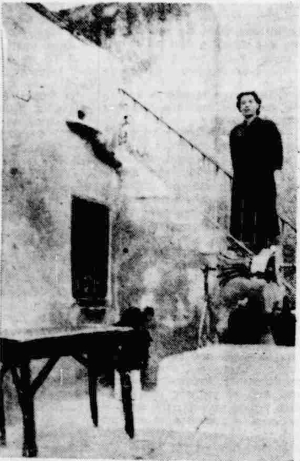 &Phi;&omega;&tau;&omicron;&gamma;&rho;&alpha;&phi;ί&alpha; &tau;&omicron;&upsilon; &tau;&rho;&alpha;&pi;&epsilon;&zeta;&iota;&omicron;ύ &tau;&omicron;&upsilon; &Pi;&alpha;&pi;&alpha;&delta;&iota;&alpha;&mu;ά&nu;&tau;&eta; &sigma;&tau;&omicron; &sigma;&pi;ί&tau;&iota; &tau;&eta;&sigmaf; &Delta;&epsilon;&xi;&alpha;&mu;&epsilon;&nu;ή&sigmaf;, &alpha;&pi;ό &tau;&eta;&nu; &epsilon;&phi;&eta;&mu;&epsilon;&rho;ί&delta;&alpha;&nbsp;&Alpha;&kappa;&rho;ό&pi;&omicron;&lambda;&iota;&sigmaf;,&nbsp;1939.&nbsp;