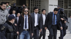 Οι τούρκοι στρατιωτικοί έξ από τον Άρειο Πάγο, μετά την εκδίκαση της υπόθεσής τους. Το ανώτατο δικαστήριο απαγόρευσε την έκδοσή τους στην Τουρκία, επειδή δεν υπάρχουν οι εγγυήσεις που θα τους εξασφάλιζαν δίκαιη δίκη.