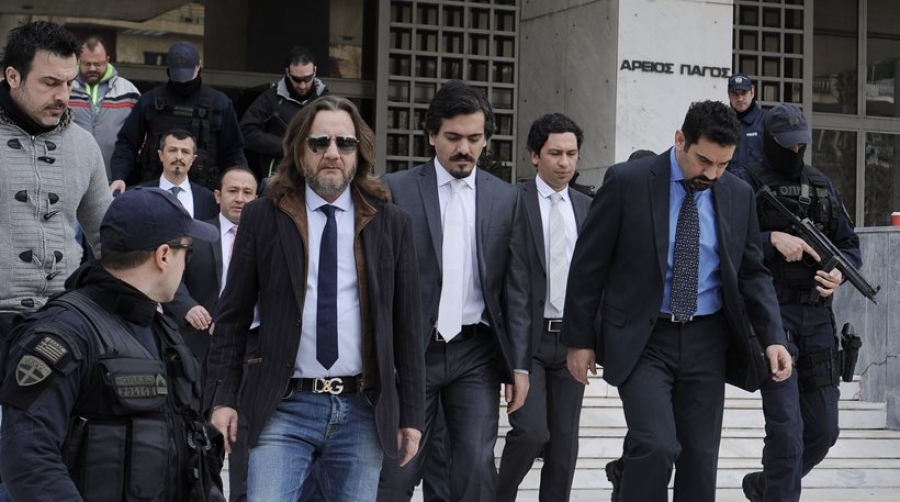 Οι τούρκοι στρατιωτικοί έξ από τον Άρειο Πάγο, μετά την εκδίκαση της υπόθεσής τους. Το ανώτατο δικαστήριο απαγόρευσε την έκδοσή τους στην Τουρκία, επειδή δεν υπάρχουν οι εγγυήσεις που θα τους εξασφάλιζαν δίκαιη δίκη.