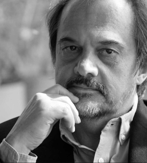 Ο Απόστολος Δοξιάδης. Πρώτος καλεσμένος στις συζητήσεις στο Ωδείο Αθηνών, στις 16 Οκτωβρίου.