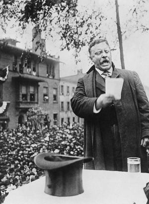 1912. &Omicron; &Theta;&epsilon;ό&delta;&omega;&rho;&omicron;&sigmaf; &Rho;&omicron;ύ&sigma;&beta;&epsilon;&lambda;&tau; &sigma;&epsilon; &pi;&rho;&omicron;&epsilon;&kappa;&lambda;&omicron;&gamma;&iota;&kappa;ή &omicron;&mu;&iota;&lambda;ί&alpha; &tau;&omicron;&upsilon;. &Pi;&rho;&omicron;&sigma;έ&xi;&tau;&epsilon; &tau;&eta; &sigma;&phi;&iota;&gamma;&mu;έ&nu;&eta; &gamma;&rho;&omicron;&theta;&iota;ά &tau;&omicron;&upsilon;.