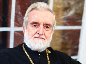 &Mu;&eta;&tau;&rho;&omicron;&pi;&omicron;&lambda;ί&tau;&eta;&sigmaf; &Pi;&epsilon;&rho;&gamma;ά&mu;&omicron;&upsilon; &Iota;&omega;ά&nu;&nu;&eta;&sigmaf; &Zeta;&eta;&zeta;&iota;&omicron;ύ&lambda;&alpha;&sigmaf;.