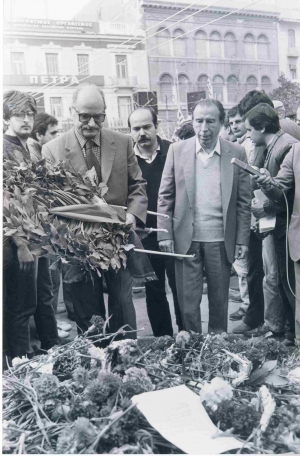 O &Lambda;&epsilon;&omega;&nu;ί&delta;&alpha;&sigmaf; &Kappa;ύ&rho;&kappa;&omicron;&sigmaf; (&alpha;&rho;&iota;&sigma;&tau;&epsilon;&rho;ά) &kappa;&alpha;&iota; &omicron; &Mu;&pi;ά&mu;&pi;&eta;&sigmaf; &Delta;&rho;&alpha;&kappa;ό&pi;&omicron;&upsilon;&lambda;&omicron;&sigmaf;, &omicron;&iota; &delta;ύ&omicron; &alpha;&nu;&alpha;&mu;&phi;&iota;&sigma;&beta;ή&tau;&eta;&tau;&omicron;&iota; &eta;&gamma;έ&tau;&epsilon;&sigmaf; &tau;&omicron;&upsilon; &Kappa;&Kappa;&Epsilon; &epsilon;&sigma;&omega;&tau;&epsilon;&rho;&iota;&kappa;&omicron;ύ &tau;&alpha; &pi;&rho;ώ&tau;&alpha; &chi;&rho;ό&nu;&iota;&alpha; &tau;&eta;&sigmaf; &mu;&epsilon;&tau;&alpha;&pi;&omicron;&lambda;ί&tau;&epsilon;&upsilon;&sigma;&eta;&sigmaf;, &kappa;&alpha;&tau;&alpha;&theta;έ&tau;&omicron;&upsilon;&nu; &sigma;&tau;&epsilon;&phi;ά&nu;&iota; &sigma;&tau;&omicron; &Pi;&omicron;&lambda;&upsilon;&tau;&epsilon;&chi;&nu;&epsilon;ί&omicron;, &sigma;&tau;&eta;&nu; &epsilon;&pi;έ&tau;&epsilon;&iota;&omicron; &tau;&omicron;&upsilon; 1980 ή &tau;&omicron;&upsilon; 1981. &Pi;ί&sigma;&omega; &alpha;&pi;ό &tau;&omicron;&upsilon;&sigmaf; &delta;ύ&omicron; &eta;&gamma;έ&tau;&epsilon;&sigmaf;, &omicron; &Nu;ί&kappa;&omicron;&sigmaf; &Beta;&omicron;ύ&tau;&sigma;&eta;&sigmaf;, &gamma;&rho;&alpha;&mu;&mu;&alpha;&tau;έ&alpha;&sigmaf; &tau;ό&tau;&epsilon; &tau;&eta;&sigmaf; &Epsilon;&Kappa;&Omicron;&Nu; &Rho;ή&gamma;&alpha;&sigmaf; &Phi;&epsilon;&rho;&alpha;ί&omicron;&sigmaf;. 