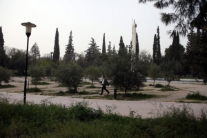 Πεδίον του Άρεως. Περιοχή η οποία, εκτός των άλλων, έχει λειτουργήσει ως χώρος εκπόρνευσης ανήλικων αλλοδαπών.