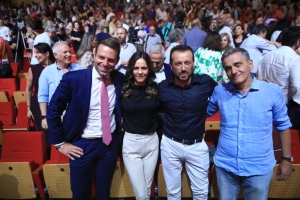 Οι υποψήφιοι πρόεδροι. Λείπει ο Τζουμάκας.