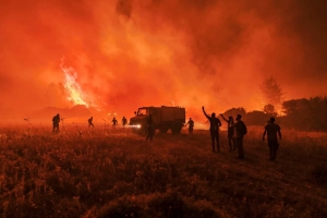 25 &Iota;&omicron;&upsilon;&lambda;ί&omicron;&upsilon; 2023, &Rho;ό&delta;&omicron;&sigmaf;. &Epsilon;&iota;&kappa;ό&nu;&alpha; &mu;&iota;&alpha;&sigmaf; &tau;&rho;&omicron;&mu;&alpha;&kappa;&tau;&omicron;&kappa;ή&sigmaf; &phi;&omega;&tau;&iota;ά&sigmaf; &pi;&omicron;&upsilon; &mu;ί&nu;&epsilon;&tau;&alpha;&iota; &epsilon;&pi;ί &mu;έ&rho;&epsilon;&sigmaf;. 