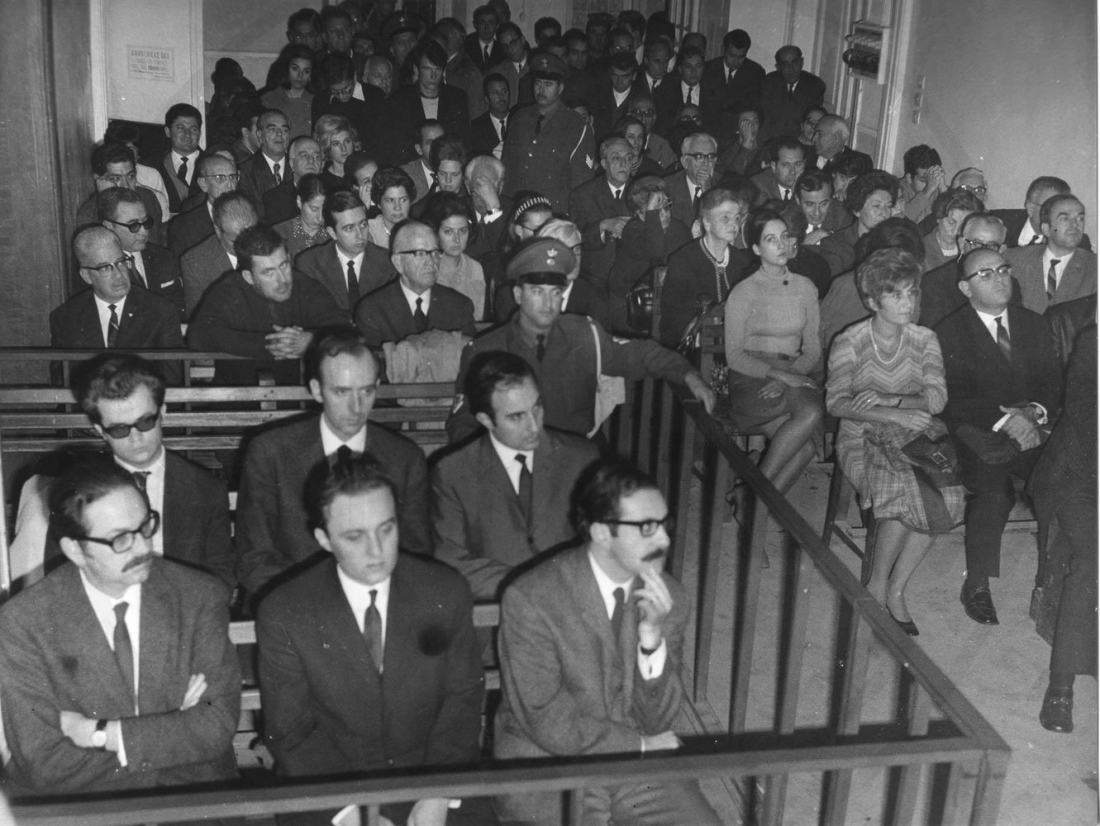 &Nu;&omicron;έ&mu;&beta;&rho;&iota;&omicron;&sigmaf; 1968. &Kappa;&alpha;&tau;&eta;&gamma;&omicron;&rho;&omicron;ύ&mu;&epsilon;&nu;&omicron;&iota; &sigma;&tau;&eta; &delta;ί&kappa;&eta; &tau;&eta;&sigmaf; &Delta;&eta;&mu;&omicron;&kappa;&rho;&alpha;&tau;&iota;&kappa;ή&sigmaf; Ά&mu;&upsilon;&nu;&alpha;&sigmaf; &sigma;&tau;&eta; &Theta;&epsilon;&sigma;&sigma;&alpha;&lambda;&omicron;&nu;ί&kappa;&eta;. &Alpha;&pi;ό &alpha;&rho;&iota;&sigma;&tau;&epsilon;&rho;ά, &sigma;&tau;&eta;&nu; &pi;&rho;ώ&tau;&eta; &sigma;&epsilon;&iota;&rho;ά: &Pi;&alpha;ύ&lambda;&omicron;&sigmaf; &Zeta;ά&nu;&nu;&alpha;&sigmaf;, &Gamma;&iota;ώ&rho;&gamma;&omicron;&sigmaf; &Sigma;&iota;&pi;&eta;&tau;ά&nu;&omicron;&sigmaf;, &Sigma;&tau;έ&lambda;&iota;&omicron;&sigmaf; &Nu;έ&sigma;&tau;&omicron;&rho;&alpha;&sigmaf;. &Pi;ί&sigma;&omega;: &Kappa;&omega;&sigma;&tau;ή&sigmaf; &Pi;ύ&rho;&zeta;&alpha;&sigmaf;, &Sigma;&omega;&tau;ή&rho;&eta;&sigmaf; &Delta;έ&delta;&epsilon;&sigmaf;, &Alpha;&rho;&gamma;ύ&rho;&eta;&sigmaf; &Mu;&alpha;&lambda;&tau;&sigma;ί&delta;&eta;&sigmaf;. T&eta; &mu;&epsilon;&tau;ά&phi;&rho;&alpha;&sigma;&eta; &tau;&omicron;&upsilon; &Zeta;ά&nu;&nu;&alpha; &sigma;&tau;&omicron; &Alpha;&nu;&alpha;&zeta;&eta;&tau;ώ&nu;&tau;&alpha;&sigmaf; &tau;&omicron;&nu; &chi;&alpha;&mu;έ&nu;&omicron; &chi;&rho;ό&nu;&omicron; &tau;&omicron;&upsilon; &Pi;&rho;&omicron;&upsilon;&sigma;&tau;, &pi;&omicron;&upsilon; έ&kappa;&alpha;&nu;&epsilon; &sigma;&tau;&eta; &phi;&upsilon;&lambda;&alpha;&kappa;ή, &epsilon;&xi;&epsilon;&theta;&epsilon;ί&alpha;&sigma;&epsilon; &omicron; &Sigma;&epsilon;&phi;έ&rho;&eta;&sigmaf;. 