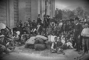 &Pi;&rho;ό&sigma;&phi;&upsilon;&gamma;&epsilon;&sigmaf; &theta;ύ&mu;&alpha;&tau;&alpha; &tau;&omega;&nu; &pi;&rho;ώ&tau;&omega;&nu; &delta;&iota;&omega;&gamma;&mu;ώ&nu;, &tau;&omicron; &delta;&iota;ά&sigma;&tau;&eta;&mu;&alpha; 1914-1918, &sigma;&tau;&eta; &Mu;&iota;&kappa;&rho;ά &Alpha;&sigma;ί&alpha;, &epsilon;&nu;ώ &pi;&epsilon;&rho;&iota;&mu;έ&nu;&omicron;&upsilon;&nu; &nu;&alpha; &epsilon;&gamma;&kappa;&alpha;&tau;&alpha;&sigma;&tau;&alpha;&theta;&omicron;ύ&nu; &sigma;&tau;&eta; &Mu;&upsilon;&tau;&iota;&lambda;ή&nu;&eta;.  
