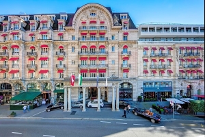 To Hotel Palace Lausanne, &sigma;&tau;&eta; &Lambda;&omicron;&zeta;ά&nu;&eta;. &Phi;&omega;&tau;&omicron;&gamma;&rho;&alpha;&phi;ί&alpha; &alpha;&pi;ό &kappa;&alpha;&rho;&tau; &pi;&omicron;&sigma;&tau;ά&lambda;.