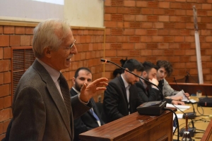 O &kappa;&alpha;&theta;&eta;&gamma;&eta;&tau;ή&sigmaf; &Pi;.&Kappa;. &Iota;&omega;&alpha;&kappa;&epsilon;&iota;&mu;ί&delta;&eta;&sigmaf;, &sigma;&epsilon; &mu;&iota;&alpha; &pi;&rho;ό&sigma;&phi;&alpha;&tau;&eta; &epsilon;&kappa;&delta;ή&lambda;&omega;&sigma;&eta; &mu;&epsilon; &theta;έ&mu;&alpha; &tau;&eta;&nu; &Epsilon;&lambda;&lambda;ά&delta;&alpha; &sigma;&tau;&eta;&nu; &Epsilon;&upsilon;&rho;ώ&pi;&eta;. 