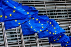 &Eta; &epsilon;&pi;ό&mu;&epsilon;&nu;&eta; &mu;έ&rho;&alpha; &tau;&eta;&sigmaf; &Epsilon;&upsilon;&rho;&omega;&pi;&alpha;ϊ&kappa;ή&sigmaf; Έ&nu;&omega;&sigma;&eta;&sigmaf; &theta;&alpha; &kappa;&rho;&iota;&theta;&epsilon;ί ό&chi;&iota; &alpha;&pi;ό &tau;&eta;&nu; &omicron;&chi;ύ&rho;&omega;&sigma;&eta; &pi;ί&sigma;&omega; &alpha;&pi;ό &tau;&eta;&nu; &iota;&delta;&epsilon;&omicron;&lambda;&omicron;&gamma;&iota;&kappa;ή &kappa;&alpha;&theta;&alpha;&rho;ό&tau;&eta;&tau;&alpha; &tau;&omega;&nu; &mu;&epsilon;&gamma;ά&lambda;&omega;&nu; &iota;&delta;&epsilon;&omicron;&lambda;&omicron;&gamma;&iota;&kappa;ώ&nu; &mu;&pi;&lambda;&omicron;&kappa; &alpha;&lambda;&lambda;ά &alpha;&pi;ό έ&nu;&alpha; &rho;&epsilon;&alpha;&lambda;&iota;&sigma;&tau;&iota;&kappa;ό &sigma;&chi;έ&delta;&iota;&omicron; &sigma;&tau;&omicron; &omicron;&pi;&omicron;ί&omicron; &theta;&alpha; &sigma;&upsilon;&mu;&mu;&epsilon;&tau;ά&sigma;&chi;&omicron;&upsilon;&nu; ό&sigma;&omicron; &tau;&omicron; &delta;&upsilon;&nu;&alpha;&tau;ό&nu; &pi;&epsilon;&rho;&iota;&sigma;&sigma;ό&tau;&epsilon;&rho;&omicron;&iota; &pi;&omicron;&lambda;&iota;&tau;&iota;&kappa;&omicron;ί &chi;ώ&rho;&omicron;&iota;, &pi;&omicron;&upsilon; &pi;&alpha;&rho;ά &tau;&iota;&sigmaf; &kappa;&omicron;&mu;&mu;&alpha;&tau;&iota;&kappa;έ&sigmaf; &delta;&iota;&alpha;&phi;&omicron;&rho;έ&sigmaf; &tau;&omicron;&upsilon;&sigmaf; &kappa;&alpha;&tau;&alpha;&sigma;&tau;&alpha;&tau;&iota;&kappa;ά &sigma;&upsilon;&mu;&pi;&lambda;έ&omicron;&upsilon;&nu; &sigma;&epsilon; &theta;έ&mu;&alpha;&tau;&alpha; &delta;&eta;&mu;&omicron;&kappa;&rho;&alpha;&tau;ί&alpha;&sigmaf;, &alpha;&nu;ά&pi;&tau;&upsilon;&xi;&eta;&sigmaf; &kappa;&alpha;&iota; ά&mu;&upsilon;&nu;&alpha;&sigmaf;.